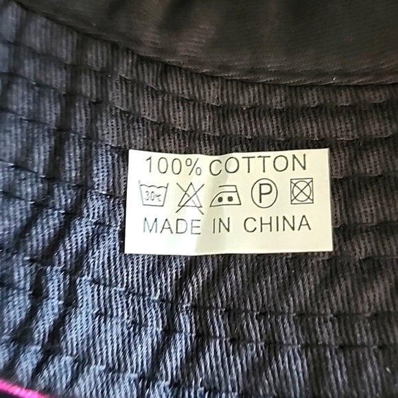 Graphic Bucket Hat New no tags reversible - Picture 6 of 6